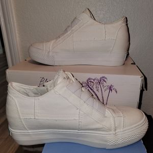 Womens canvas Blowfish sz9